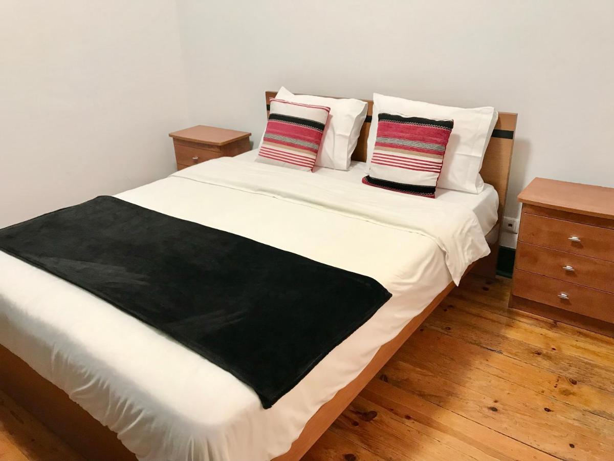 Sublime Black Bedroom Quarto em Acomodações Particulares Lisboa